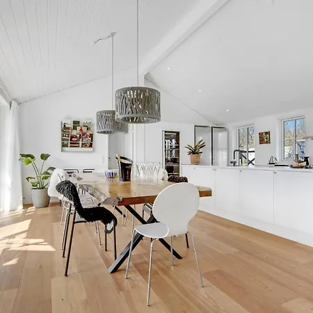 3 Bedroom Beautiful In Hornbæk
