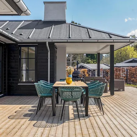 3 Bedroom Beautiful In Ferienhaus