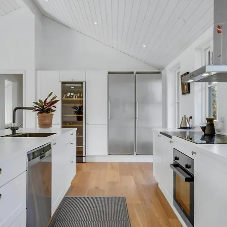 3 Bedroom Beautiful In Ferienhaus Hornbæk